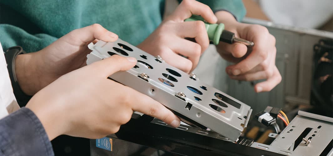 Imagem decorativa de As ferramentas que um laboratório de recuperação de dados possui